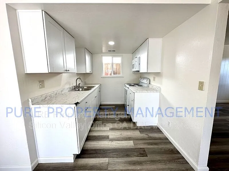 2 bed, 1.0 bath, 908 sqft, $2,995 — Photo 3