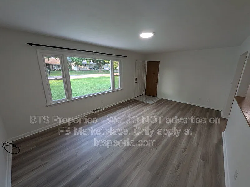 2 bed, 1.0 bath, 900 sqft, $1,200 — Photo 3