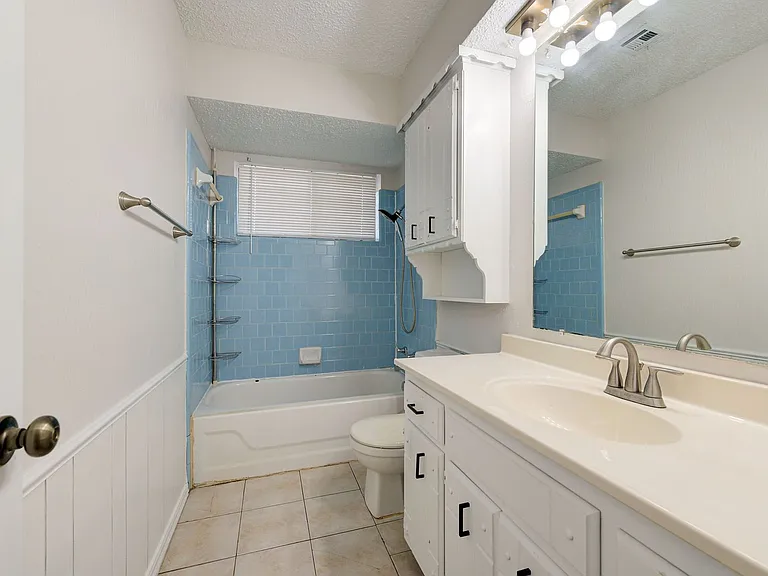 1009 NE 6th St — Photo 20