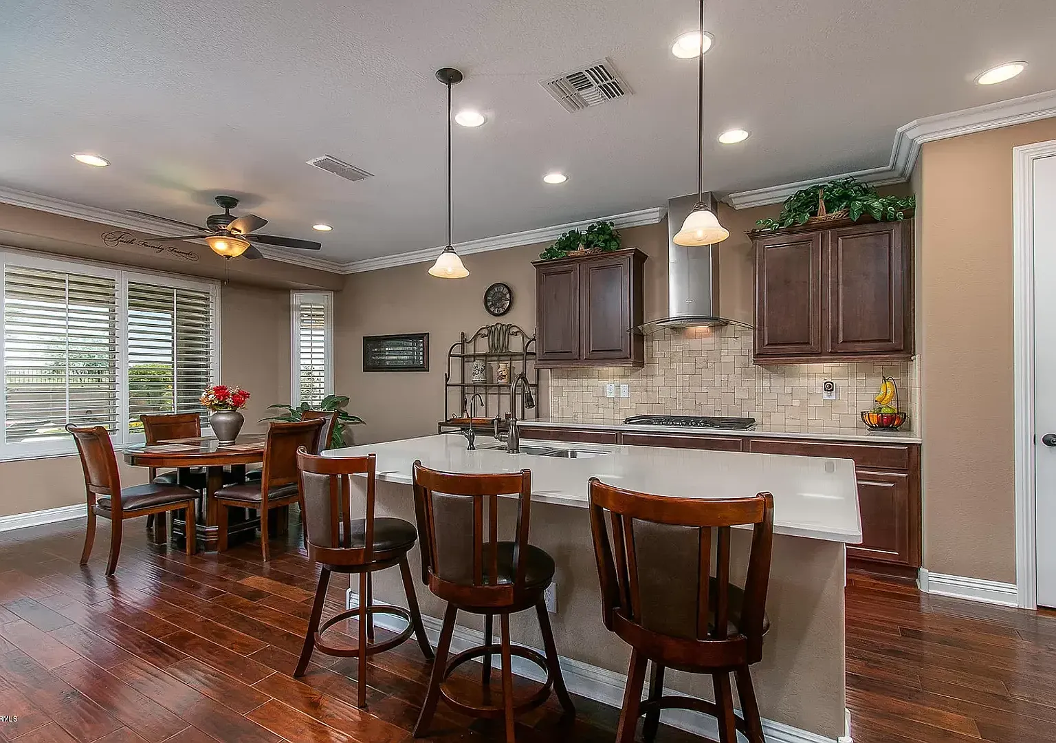 Gorgeous 3/2 Bed/Bath Peoria Home W/Solar — Photo 2