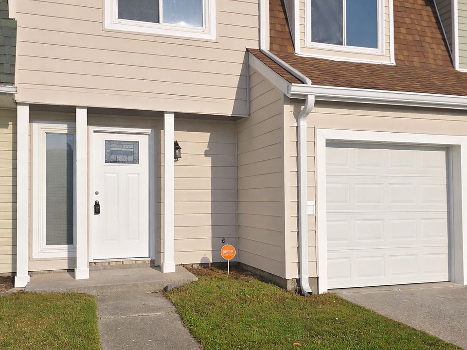 1st image of 94 Balsam Rd #1