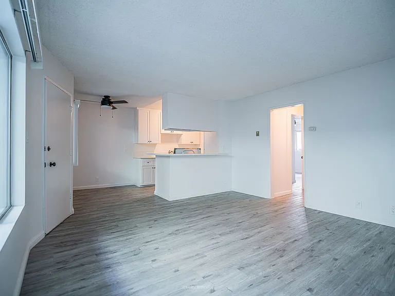 535 W 3rd St — Photo 10