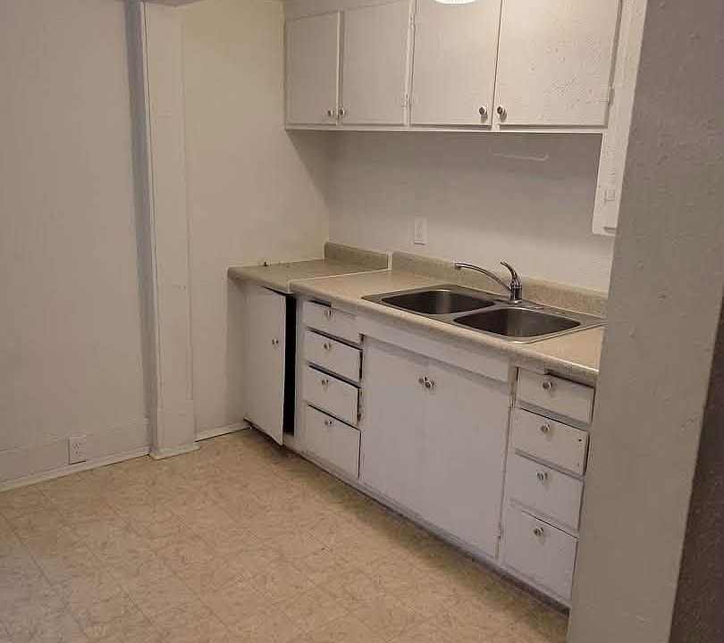 1st image of 120 E Avenue D #1
