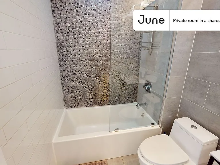 444 Franklin Ave #A — Photo 11