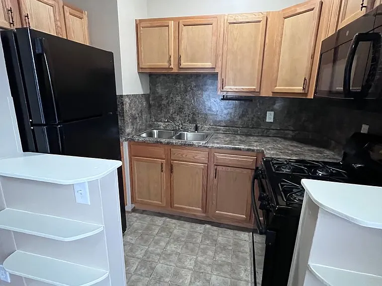 2228 S Harrison St — Photo 8