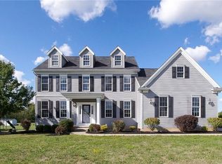 4911 Cloverleaf Ln, Lockport, NY 14094