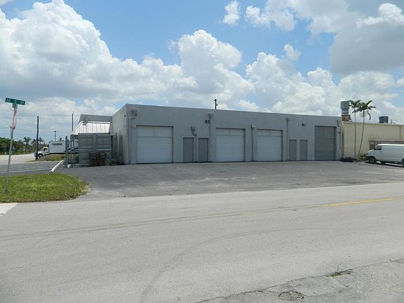 2nd image of 114 SE 9th St