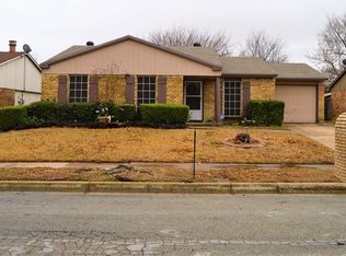 6904 Fallbrook Ct, Fort Worth, TX 76120