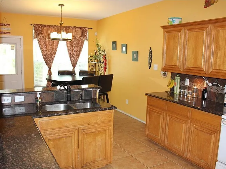 2425 Collier Dr — Photo 15