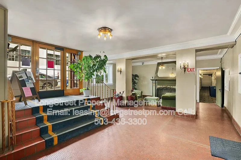 Studio, 1.0 bath, 335 sqft, $1,195 — Photo 2