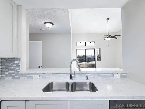 3rd image of 5990 Dandridge Ln Unit 200
