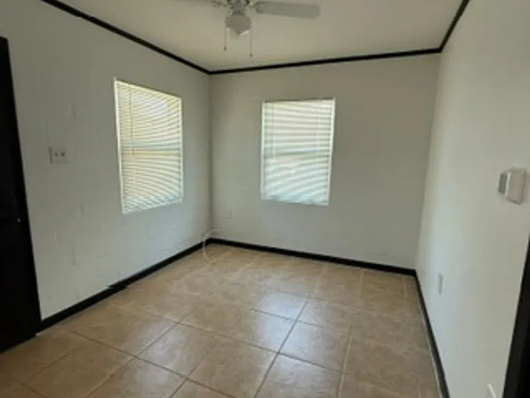 754 Parklawn Ct — Photo 5