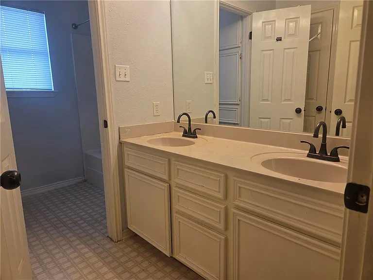 5218 Lethaby Dr — Photo 15