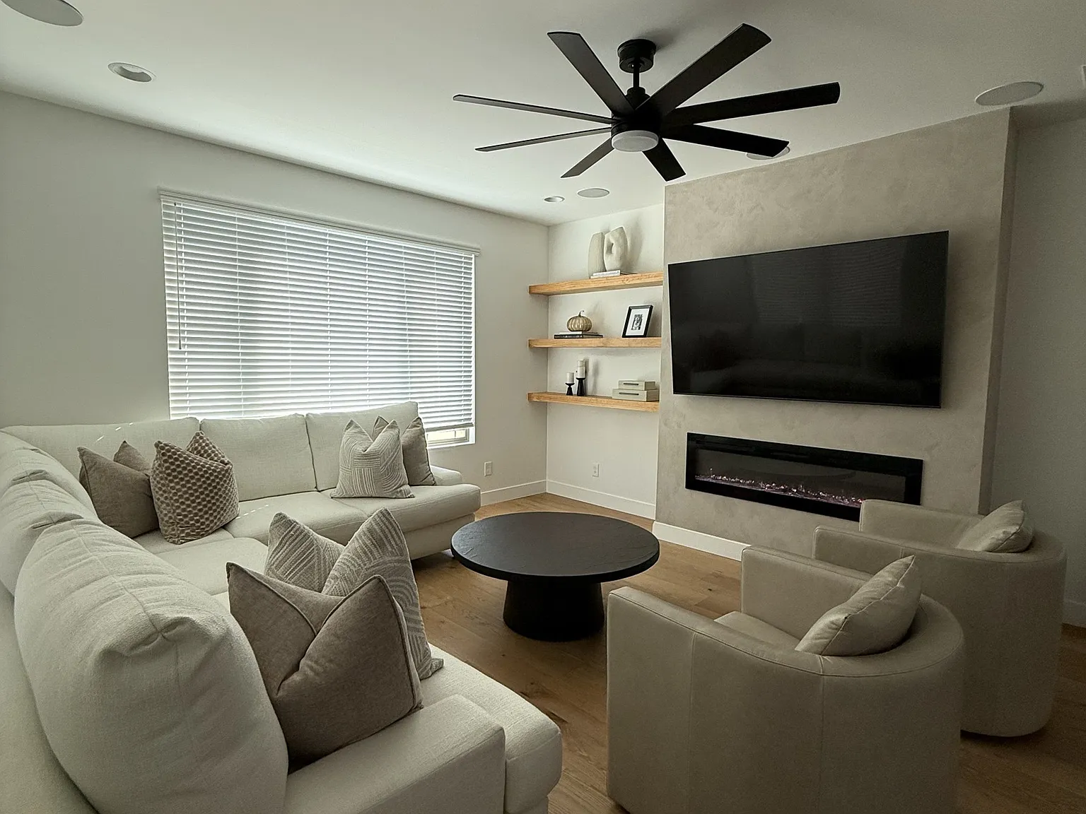 4 bed, 2308 sqft, $3,795 — Photo 3