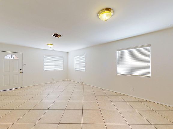 3rd image of 3031 Glenmanor Pl