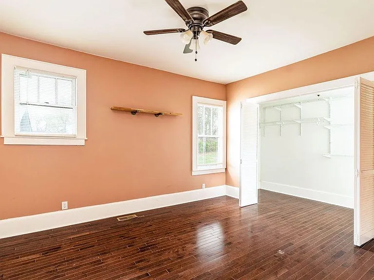 2443 Jefferson Ave — Photo 8