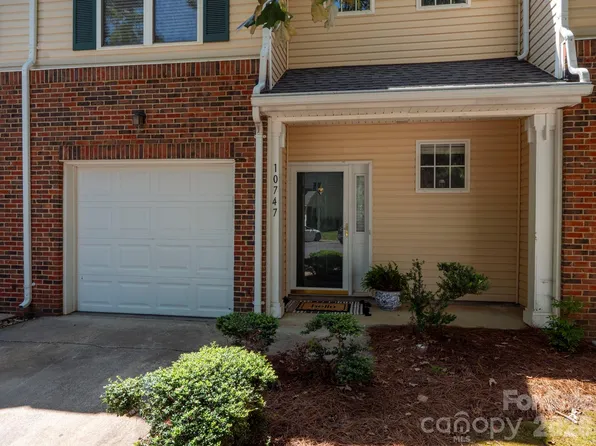 10747 Essex Hall Dr, Charlotte, NC 28277
