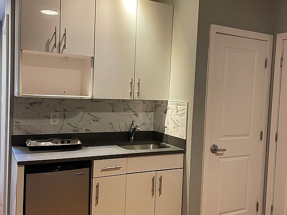 3rd image of 533 N Budd St APT 3