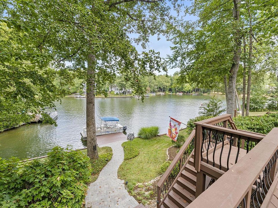 2nd image of 4 Lakeview Cir
