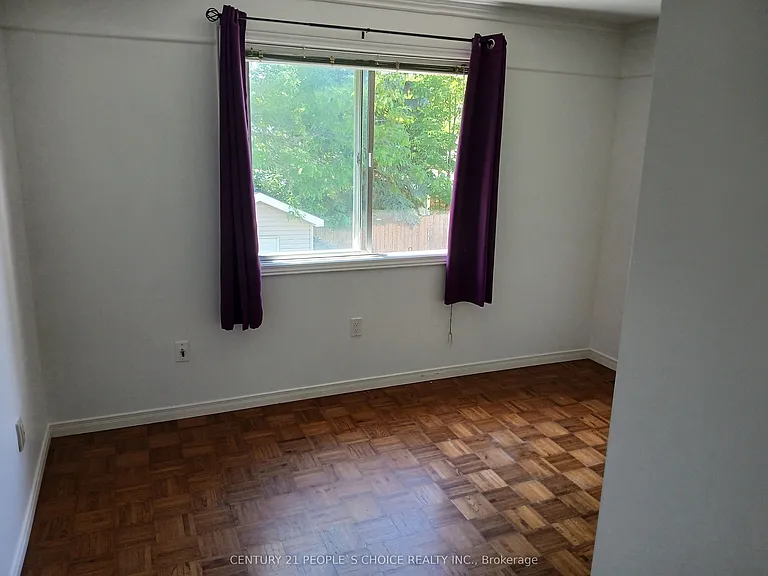 31 Moss Pl — Photo 17