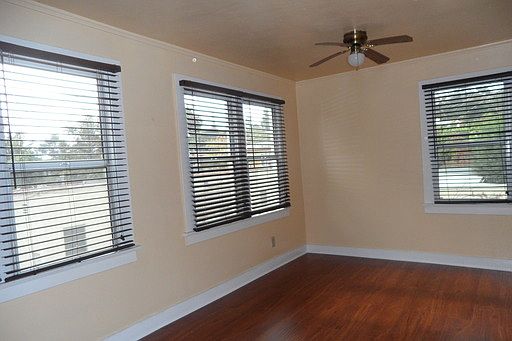 3rd image of 2341 Langdale Ave
