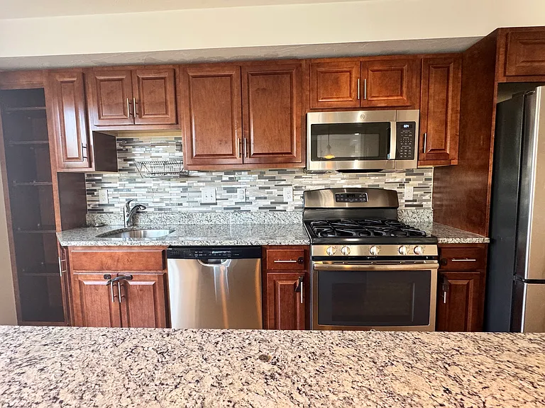 6 Queen Isabella Way — Photo 14