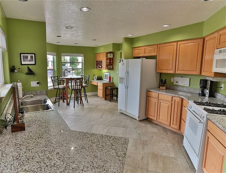 1st image of 6115 Peachtree Pl NE