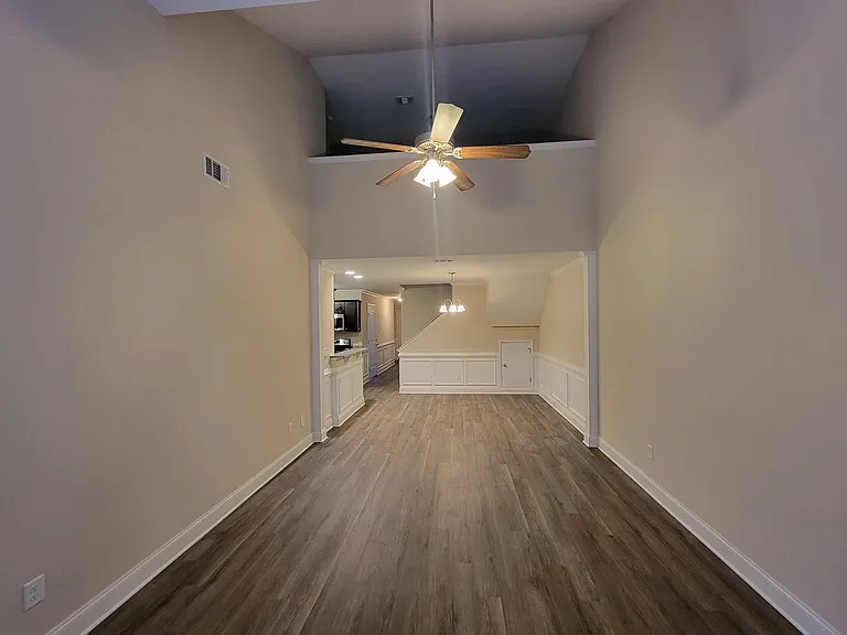640 Vista Dr — Photo 2