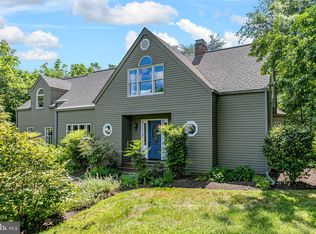 18 Mercer St, Hopewell, NJ 08525