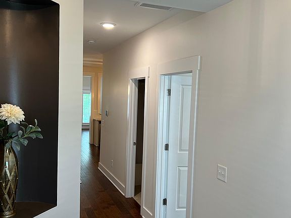 Spacious welcoming entryway