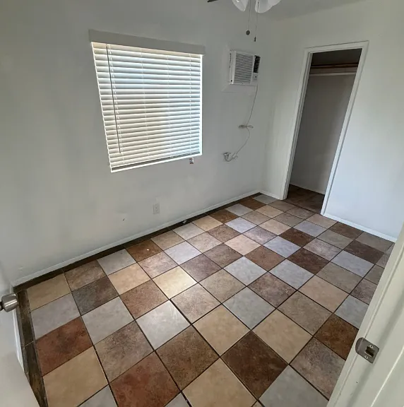 121 Dover Pl — Photo 4