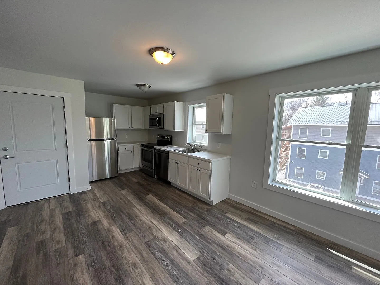 233 Bridge Street — Photo 2