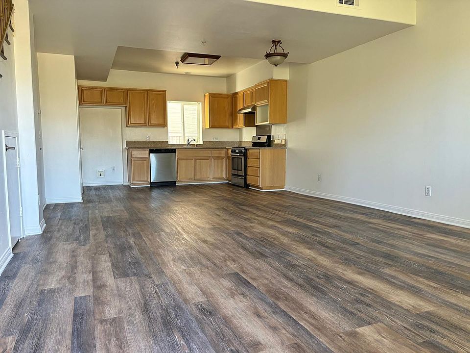 1st image of 14622 Gilmore St Unit 102