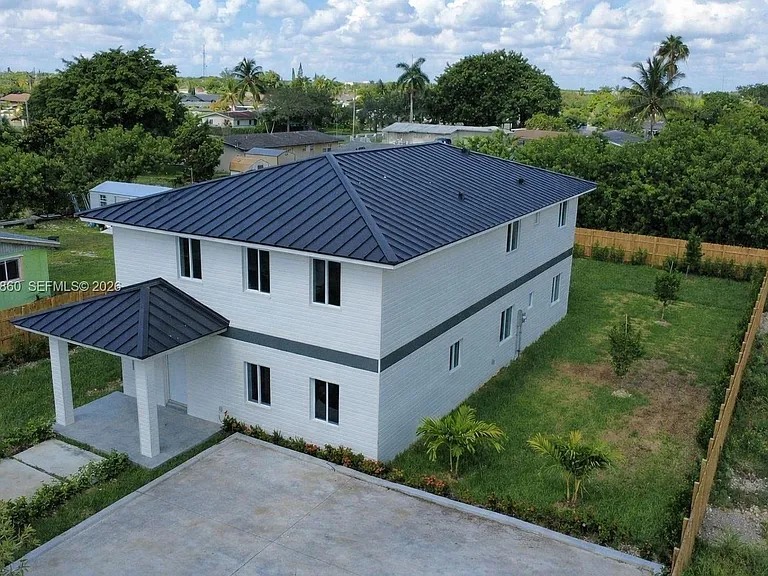 722 NW 6th Ct — Photo 4