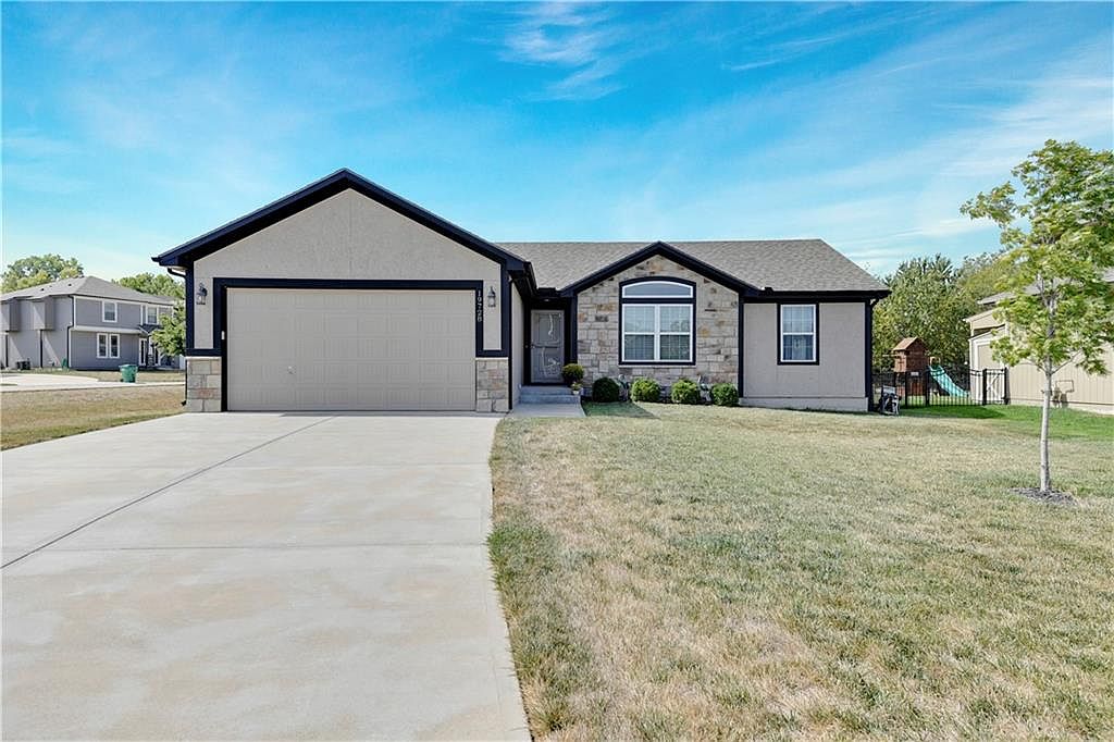 19728 Emerald St, Spring Hill, KS 66083 | Zillow