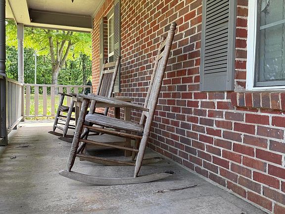 4th image of 10024 Mayatt Rd