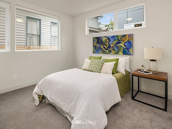 3rd image of 219 A 23rd Avenue E
