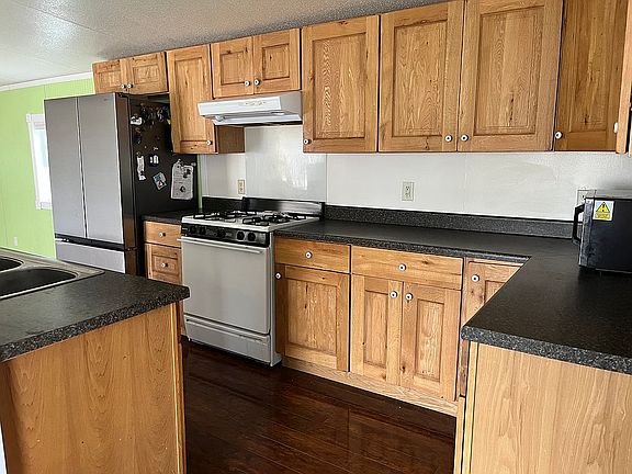 2nd image of 30620 Harbor Rd