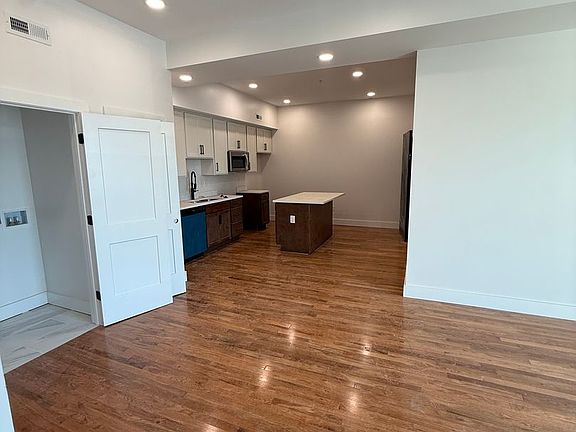 2nd image of 2033 W Broad St #202