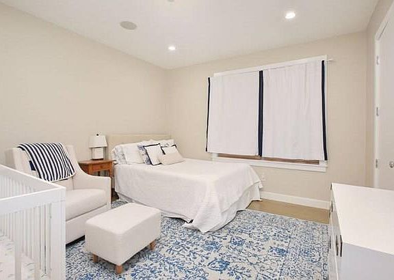 5th image of 34 Coffey St #6