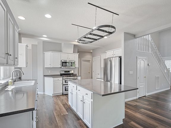 4th image of 300 Woodville Way
