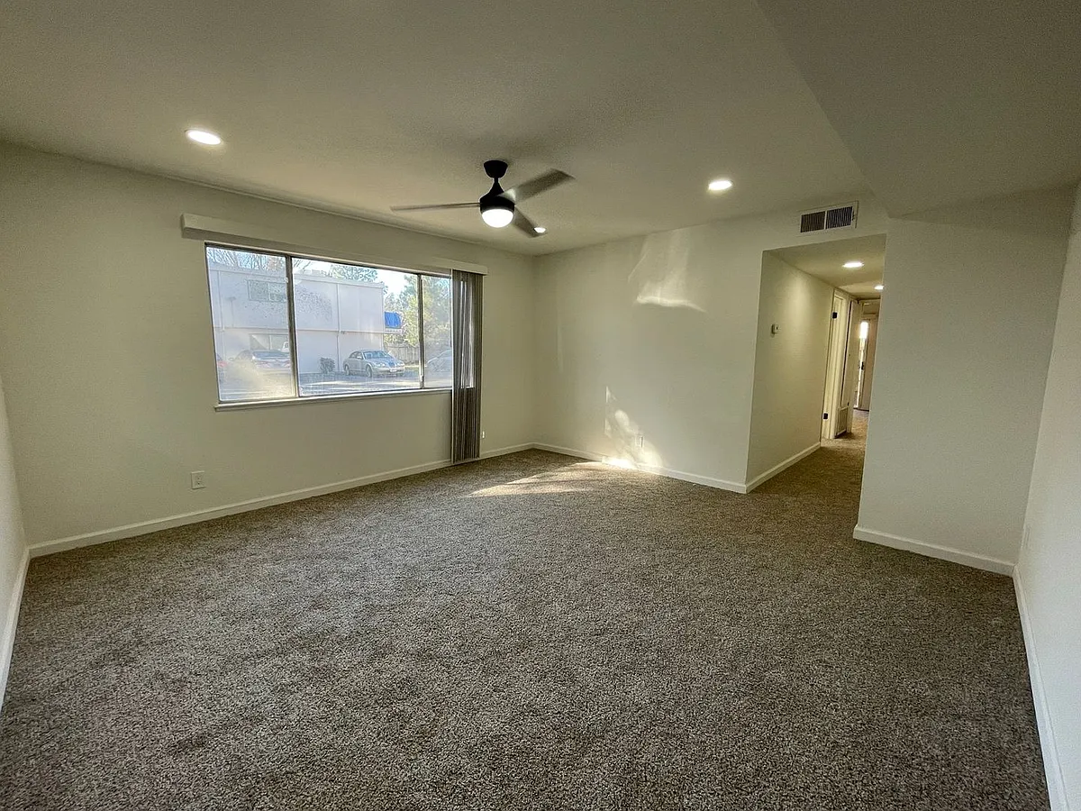 Building Photo - 1421 Drake Dr