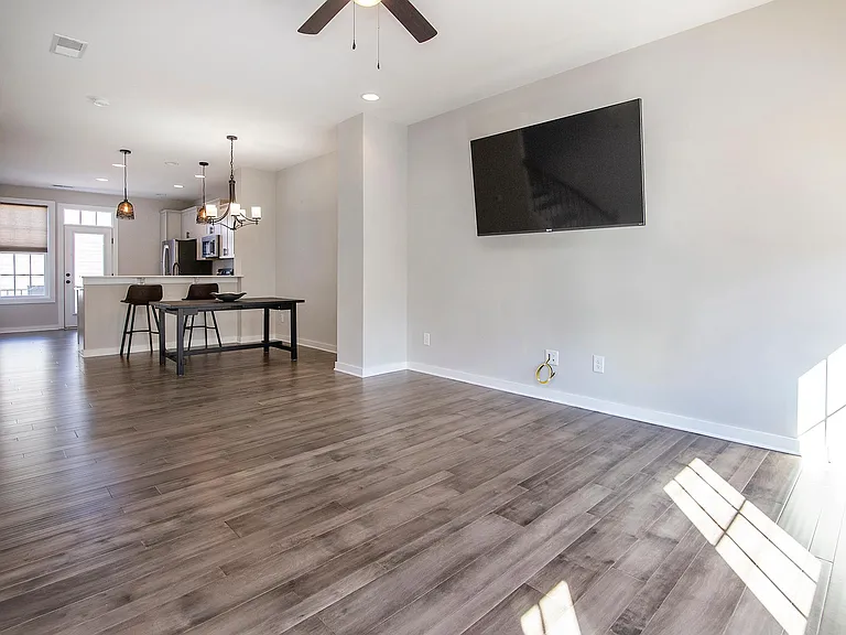 9428 Kings Parade Blvd — Photo 5