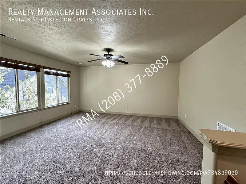 Luxurious 3-Bedroom, 3-Bath Townhouse with Bonus Room — Photo 4