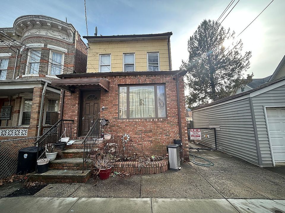 1st image of 76-12 85th Dr #Penthouse