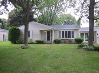 37 Wedgewood Dr, Gates, NY 14624