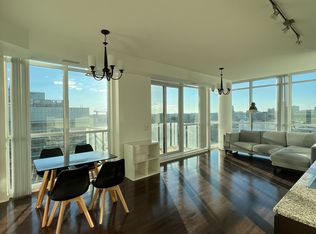 770 Bay St #2401, Toronto, ON M5G 0A6