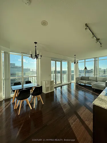 770 Bay St Photo 1
