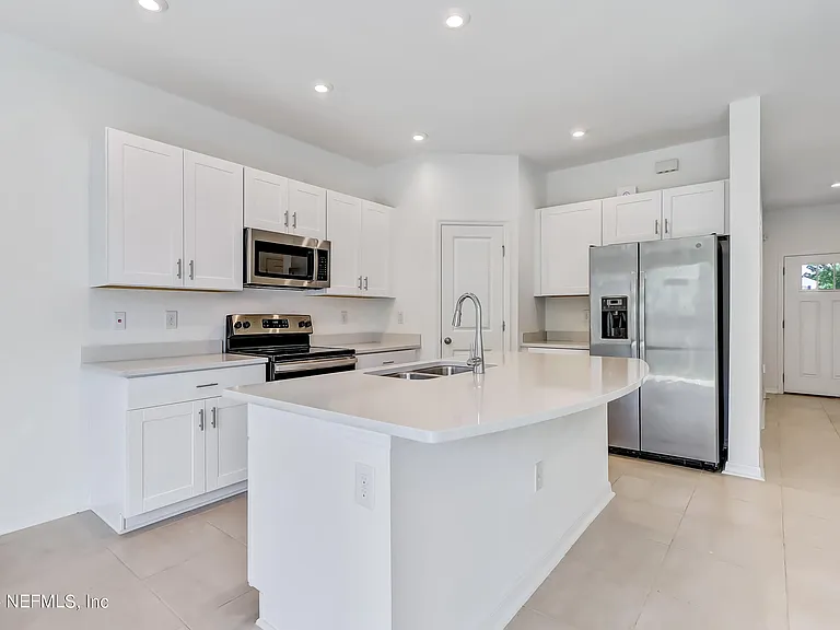 280 Anthony Dr — Photo 9