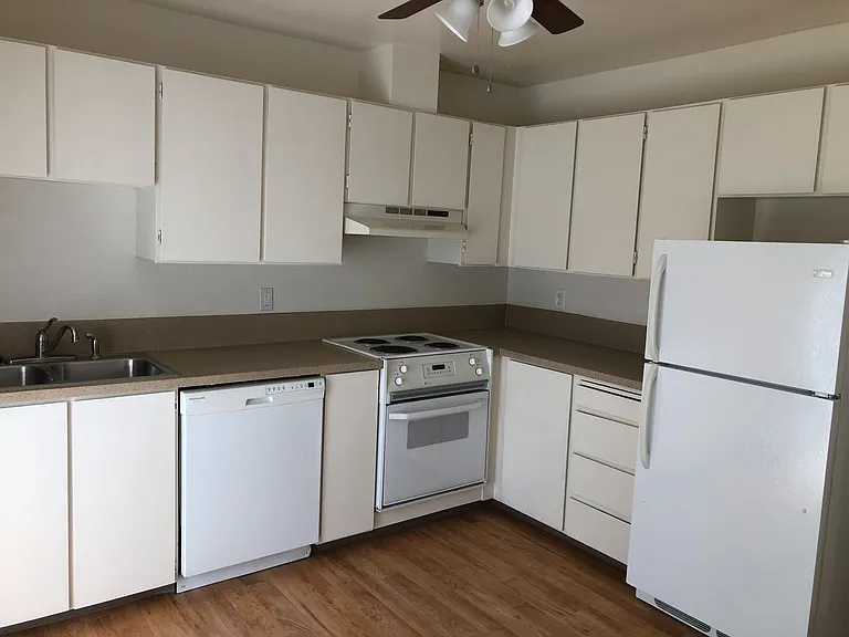 13401 SE Stark St — Photo 5